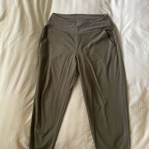 Paragonia happy hike studio pant